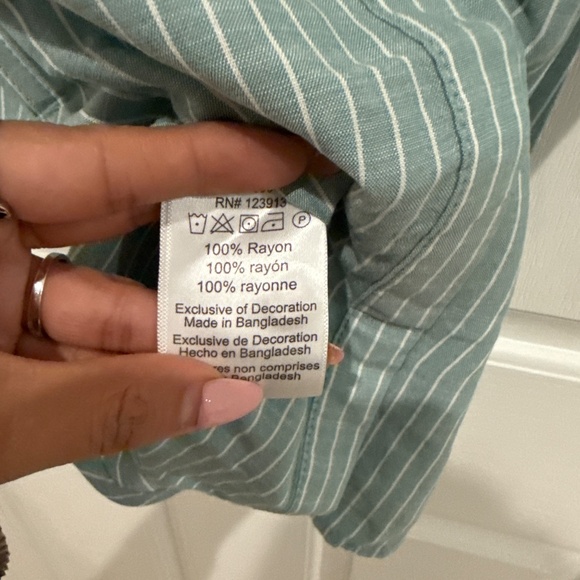 JACHS Girlfriend women's pinstripe short-sleeve button-up blouse. - Picture 2 of 5